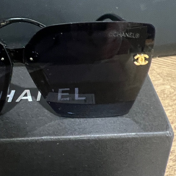 New CHANEL Elegant Auth.Black Sunglasses all accessories included - Picture 4 of 13